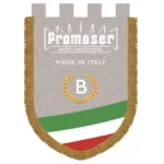 Stendardi personalizzati. Foto frontale di esempio, di uno stendardo, detto anche gonfalone, a forma di scudo. Modello B.