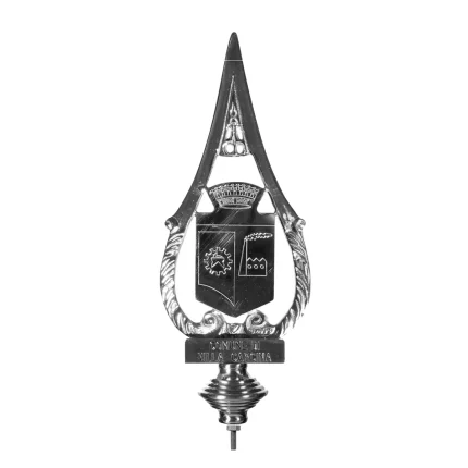 Puntale inciso in ottone cromato, per Stendardi e Gonfaloni, con emblema per Comuni e Città. Articolo 177.