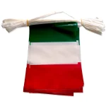 Festoni bandierine rettangolari Italia. Festoni da 10 metri, con bandierine italiane 20x30 cm. Materiale in polietilene.