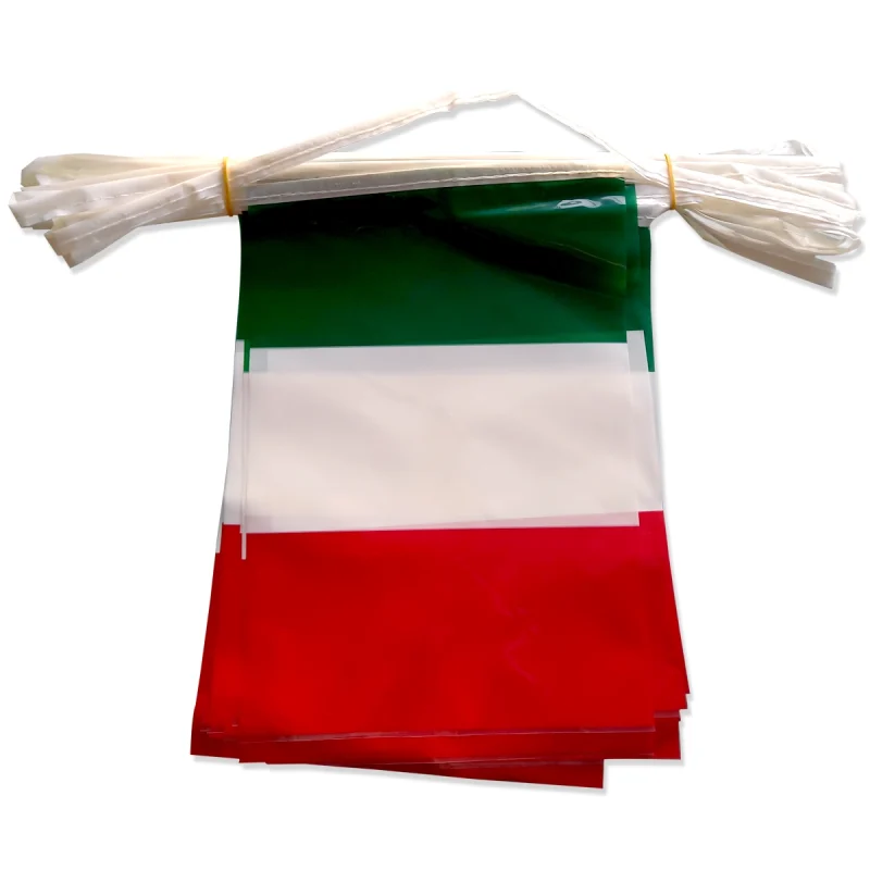 Festoni bandierine rettangolari Italia. Festoni da 10 metri, con bandierine italiane 20x30 cm. Materiale in polietilene.